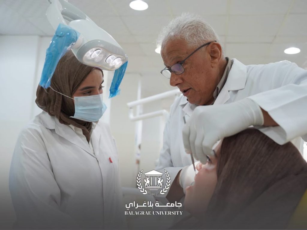إجراء الامتحان السريري والشفوي لمقرر أمراض اللثة